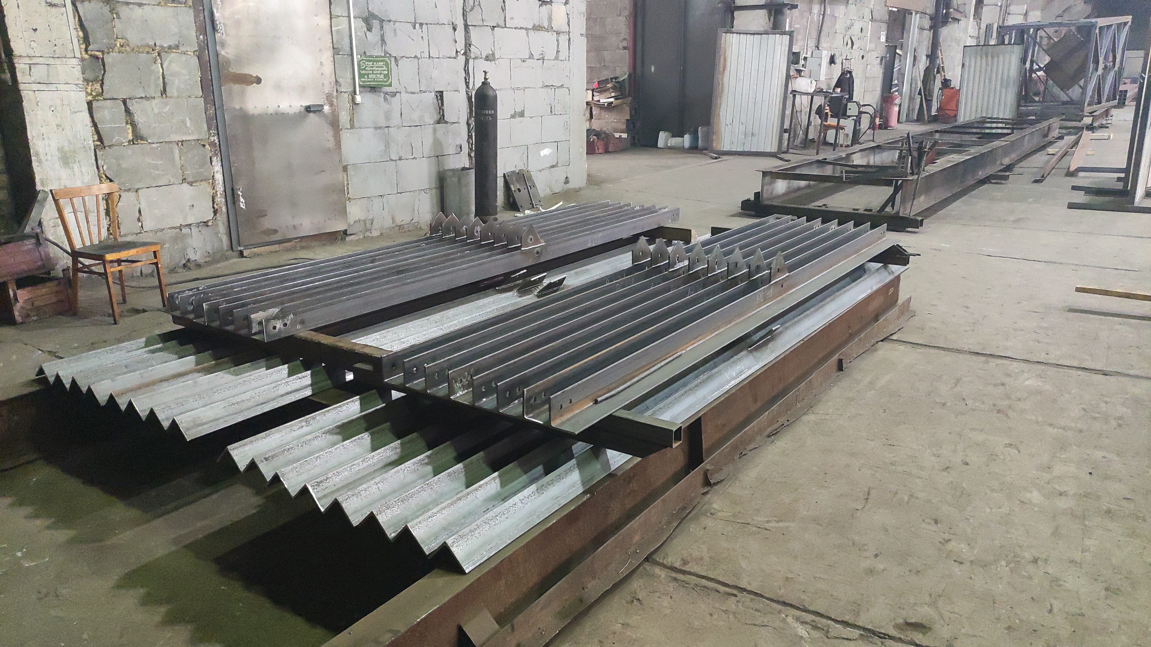 Гнутый уголок Антенная опора фото 1