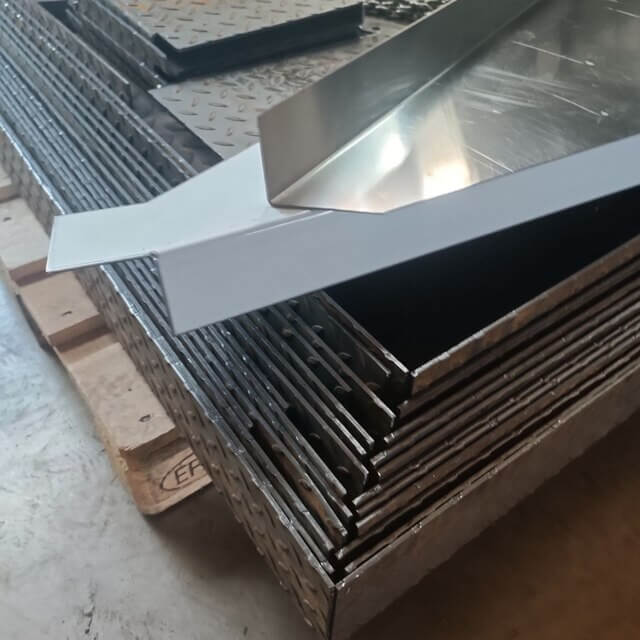 Гибка рефленого листа 4мм фото 3